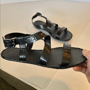 LUCKY WOMENS ZELEK CRISSCROSS FLAT LEATHER WHIPSTITCH TRIM OUTLINES SANDAL 9.5